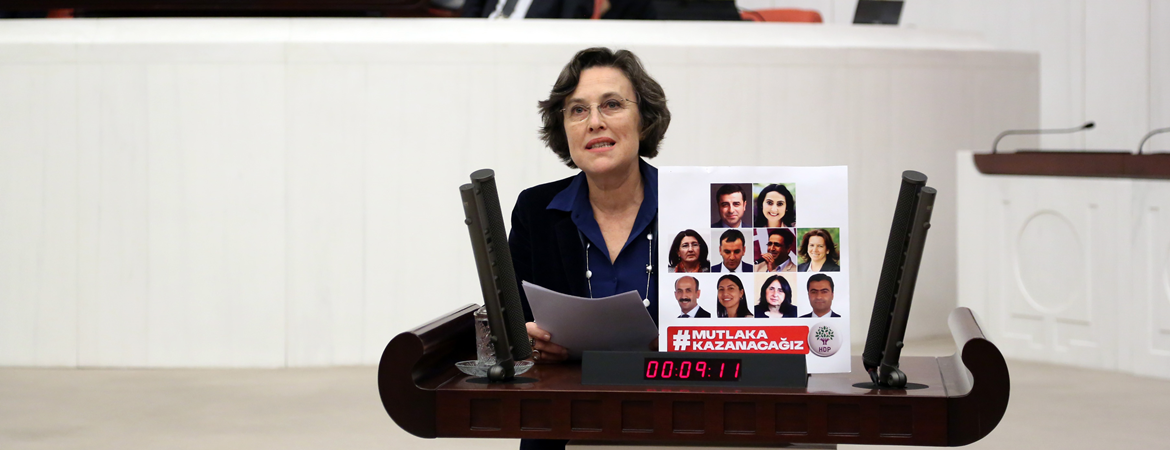 Filiz Kerestecioğlu: Seçime giderken bile vekillik düşürecek kadar acizsiniz