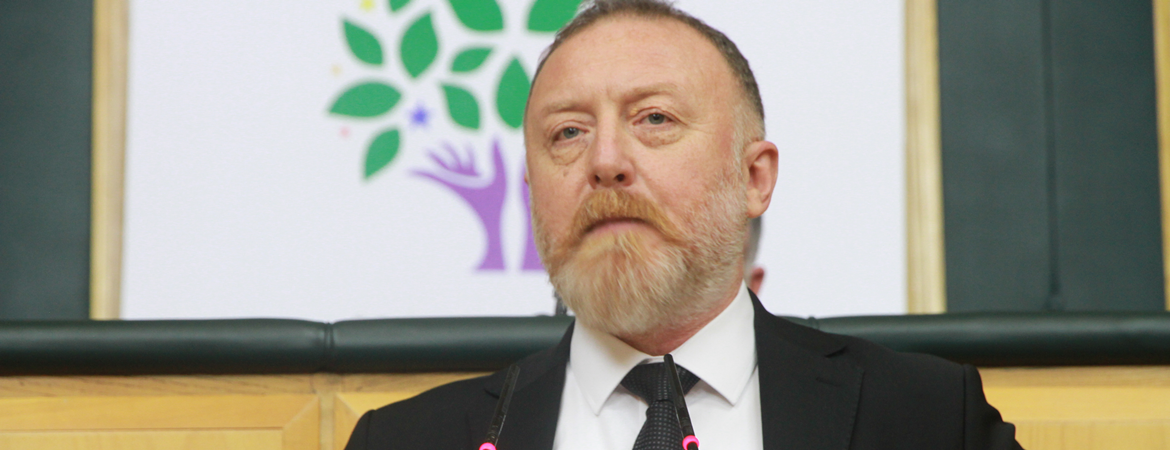 Temelli: Dışişleri Bakanı 'Aç kalmaya razıyız' diyor, Saray telefonda Trump'a yalvarıyor