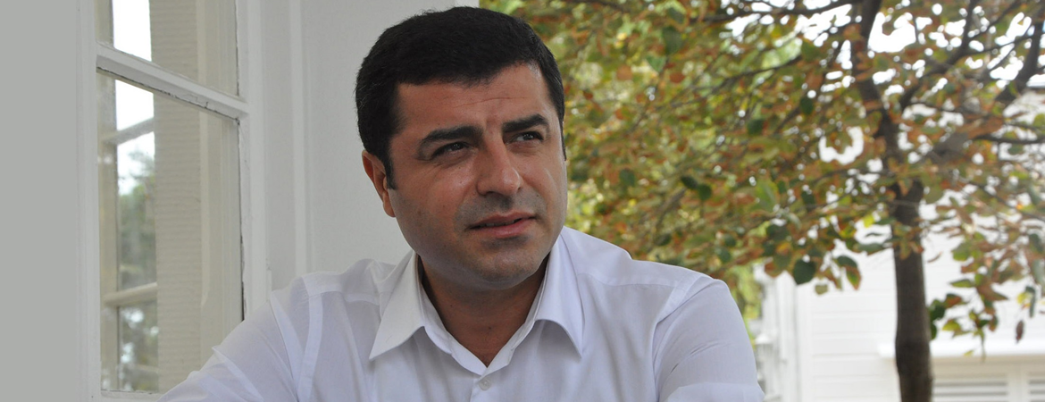 Demirtaş: Açlık grevlerinin meşru talebi hem Türkiye'nin hem Suriye'nin hem de Avrupa'nın istikrarına somut katkılar sunabilecek gerçekçi bir taleptir