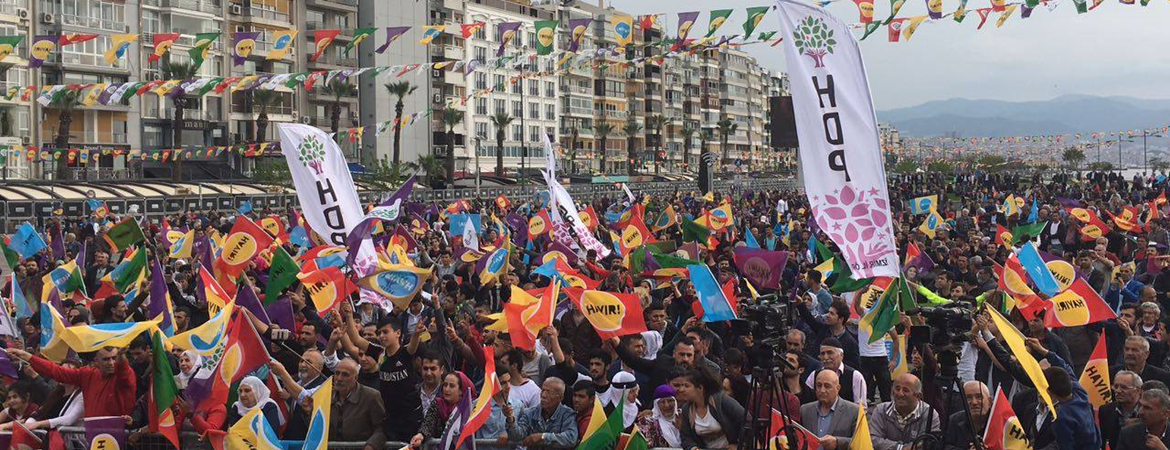 İzmir mitinginde Gündoğdu Meydanında binler 'hayır' dedi 