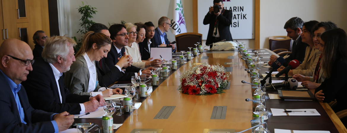 Uluslararası Sendika Heyetinin Meclis Grubumuzu ziyareti