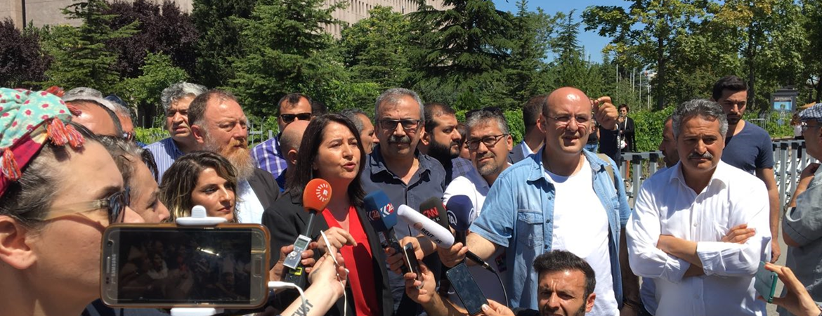 Kemalbay: Demirtaş'a kelepçe uygulaması hukuksuzluğun, darbe sürecinin bir başka boyutudur