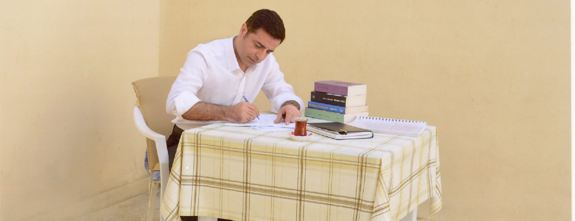 Demirtaş: Suruç, anlamsız sınırları yok ediyor