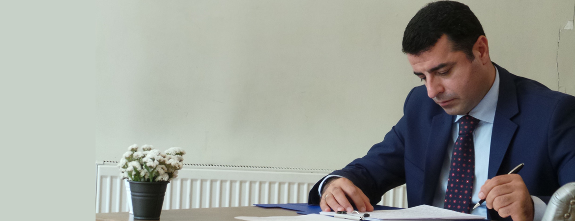 Demirtaş: Geri çekilmiyorum, partimin önünü yeni eş genel başkanlarla birlikte açmaya çalışıyorum