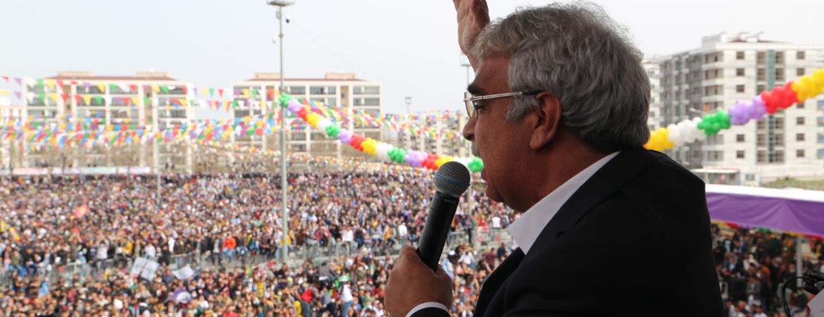 Sancar Amed Newroz'undaydı: Newroz ateşi yandığı sürece kimse bize diz çöktüremez!