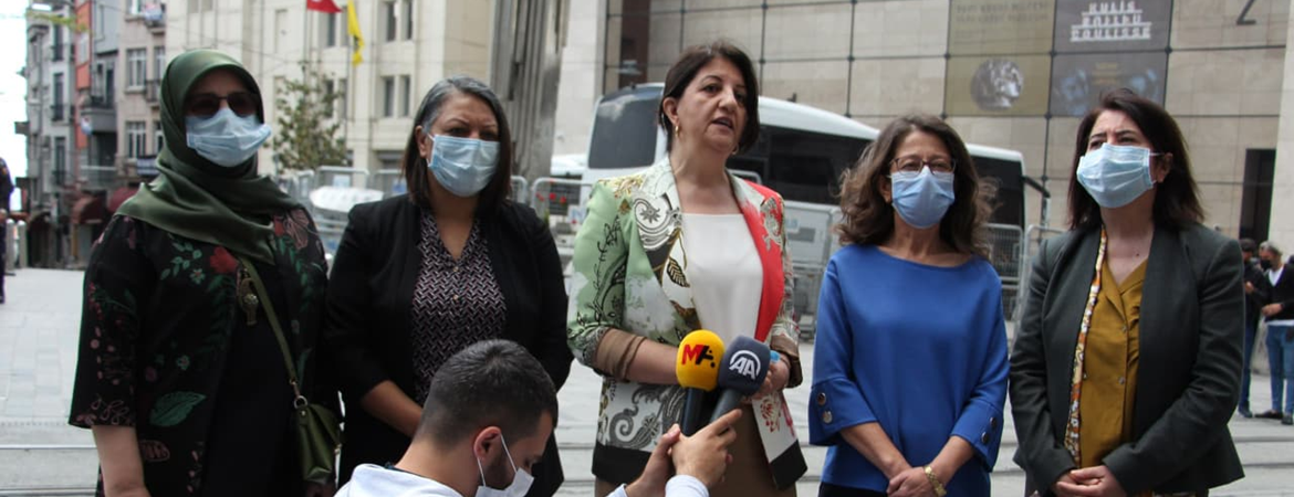 Buldan ve milletvekillerimiz Anneler Günü'nde Galatasaray Meydanı'ndaydı: Annelerin döktüğü gözyaşının rengi aynıdır