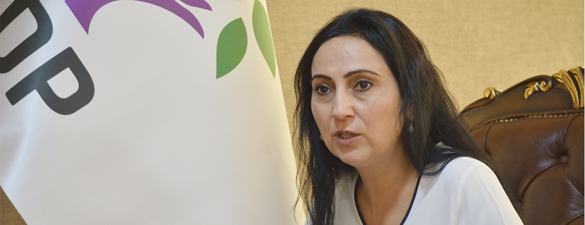 'Bize ilk defa oy veren kitleler tehdit edildi'