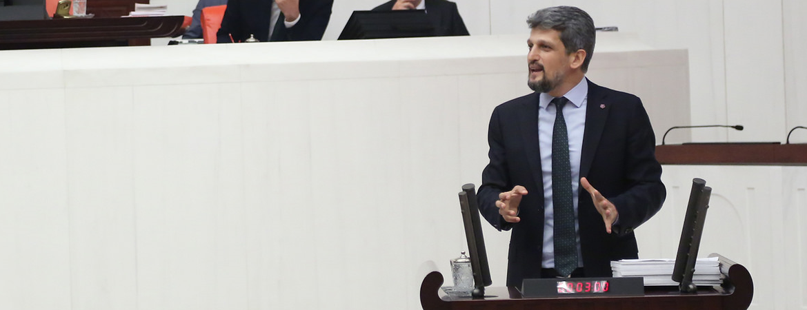 Paylan, Yahudilere yönelik nefret söylemi içeren pankartı İçişleri Bakanı'na sordu