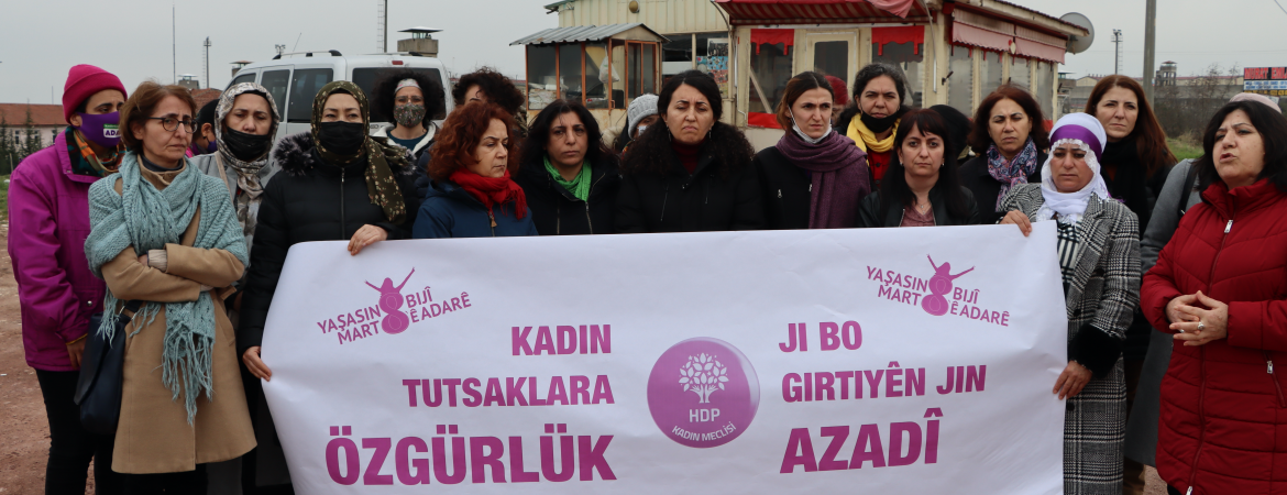 Kadın Meclisimiz Kandıra Cezaevi önünden seslendi: Onlar içeride bizler dışarıda direneceğiz