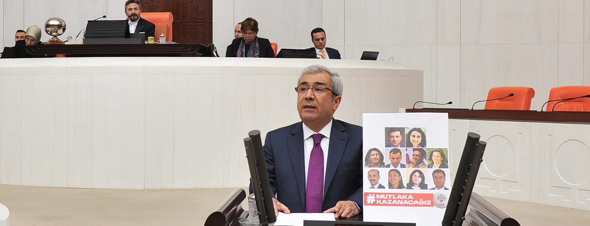 Divê zimanê Kurdî bibe zimanê fermî yê duyem