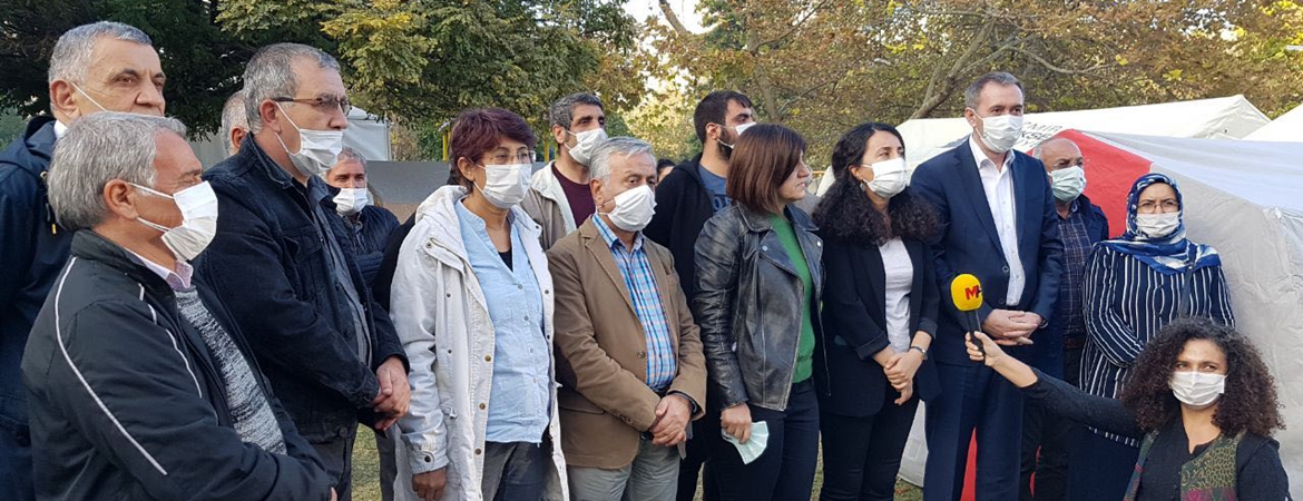 Parti Sözcümüz Ebru Günay İzmir'den seslendi: Yurttaşlara sokakta kalmalarını tavsiye edip Saray'da kalmak aymazlıktır