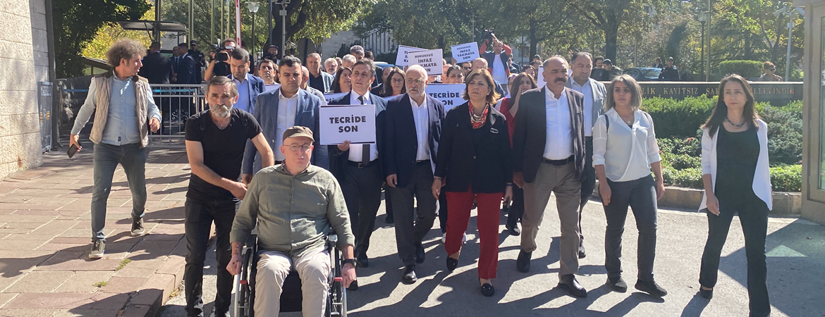 Milletvekillerimiz Adalet Bakanlığı'na tecride karşı yürüdü: Artık bıçak kemiği aştı