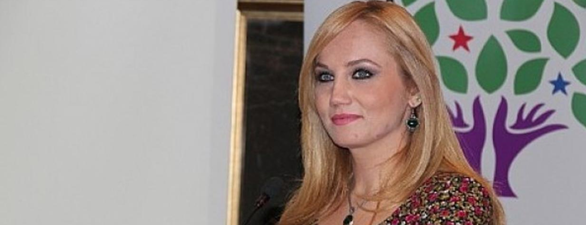 Pınar Aydınlar'a hukuki değil siyasi ceza