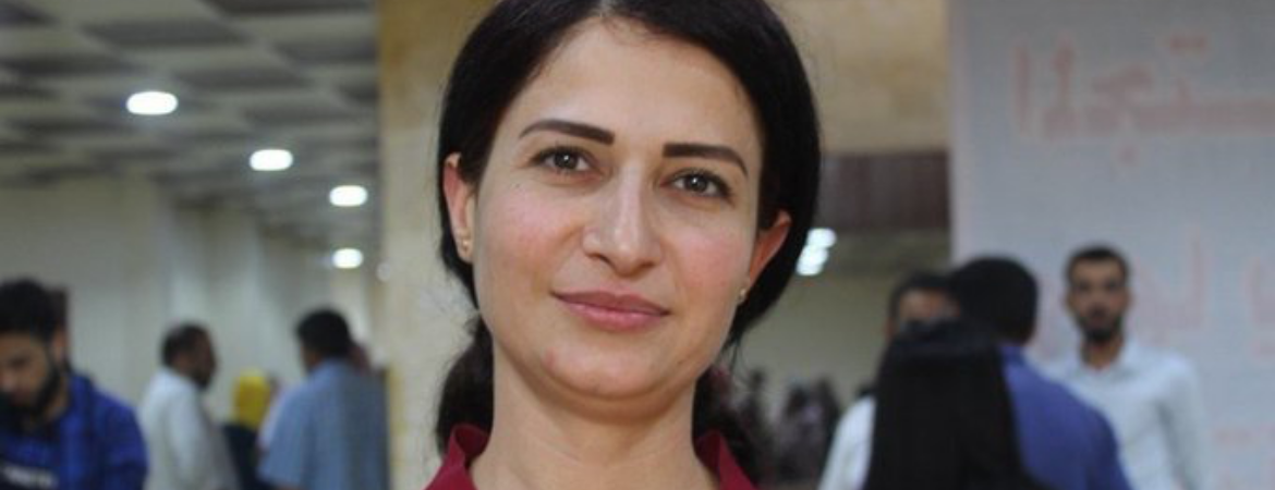 Hevrîn Xelef şahsında demokratik kadın siyasetine yöneltilen saldırıyı lanetliyoruz!