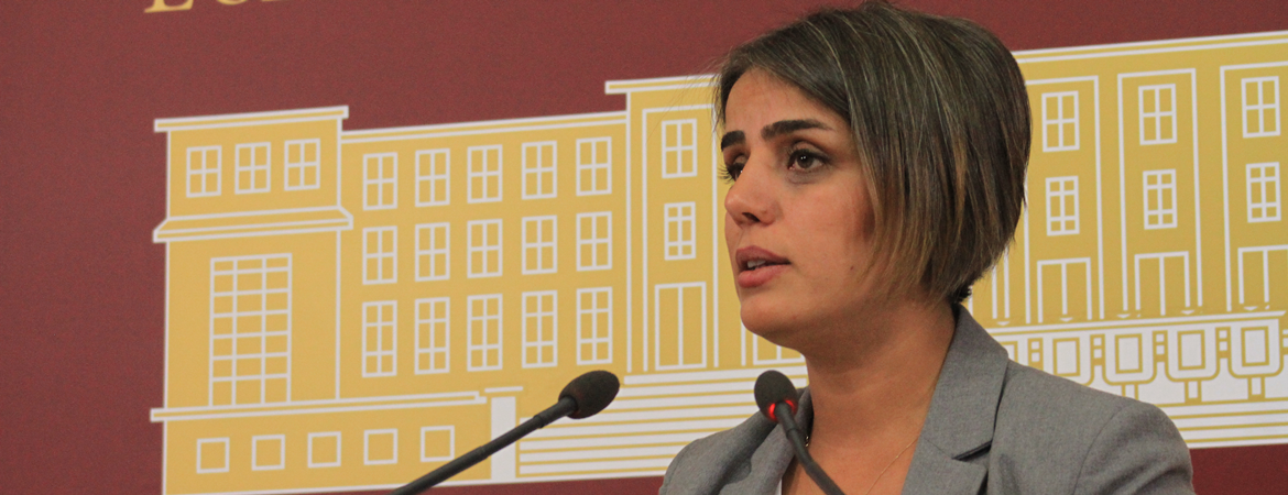 Ayşe Acar Başaran: Canlı yayında şehirlerin bombalanmasını izleten iktidar barış sesini yükseltenleri gözaltına alıyor