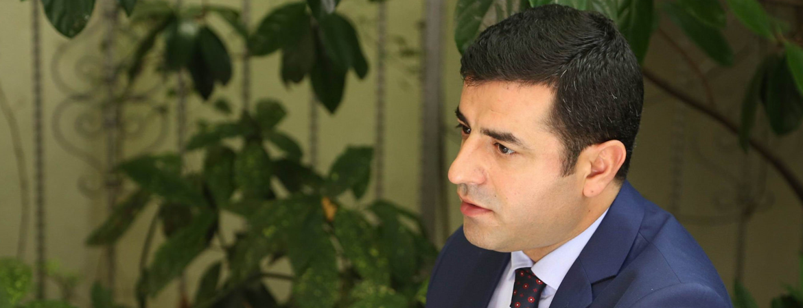 Divê em dev ji parastina aştiyê bernedin