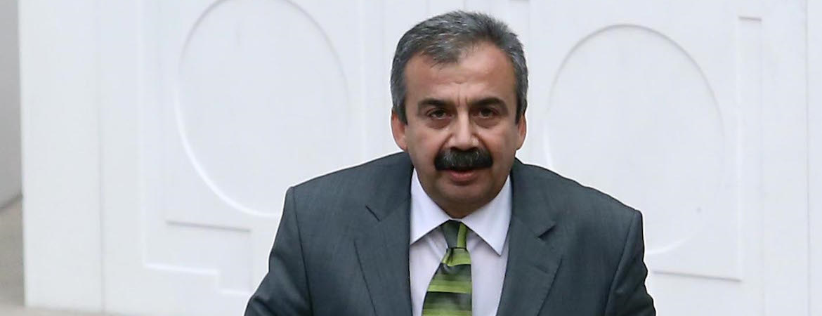Sırrı Süreyya Önder: Kaçma şüphesi nedeniyle değil, bu topraklarda yaşama 