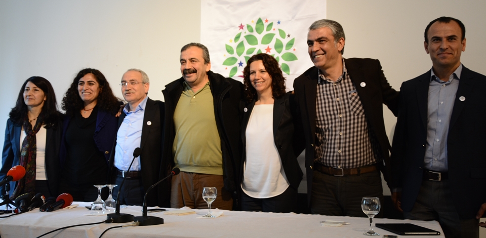 Beş vekil HDP'ye geçti