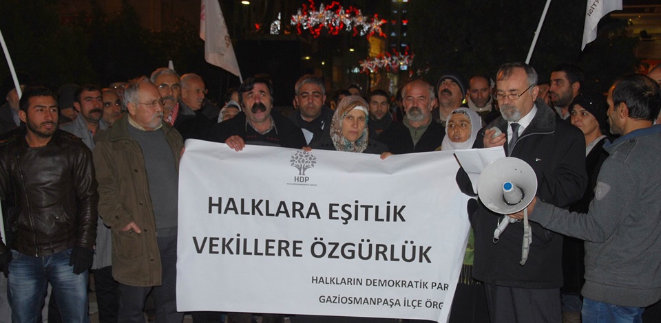 Tutuklu vekillerin tahliye edilmemesi Gaziosmanpaşa'da protesto edildi