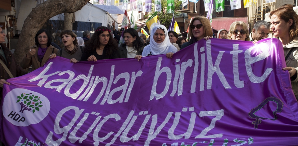 HDP'li kadınlardan Adalar çıkarması