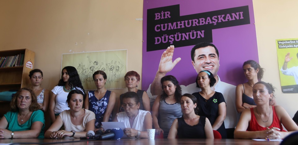 HDK ve HDP'li Alevi kadınlardan basın toplantısı