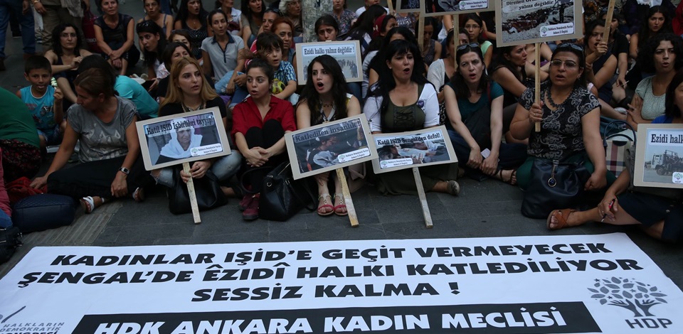 Kadınlardan Ankara'da IŞİD çetelerine karşı oturma eylemi 