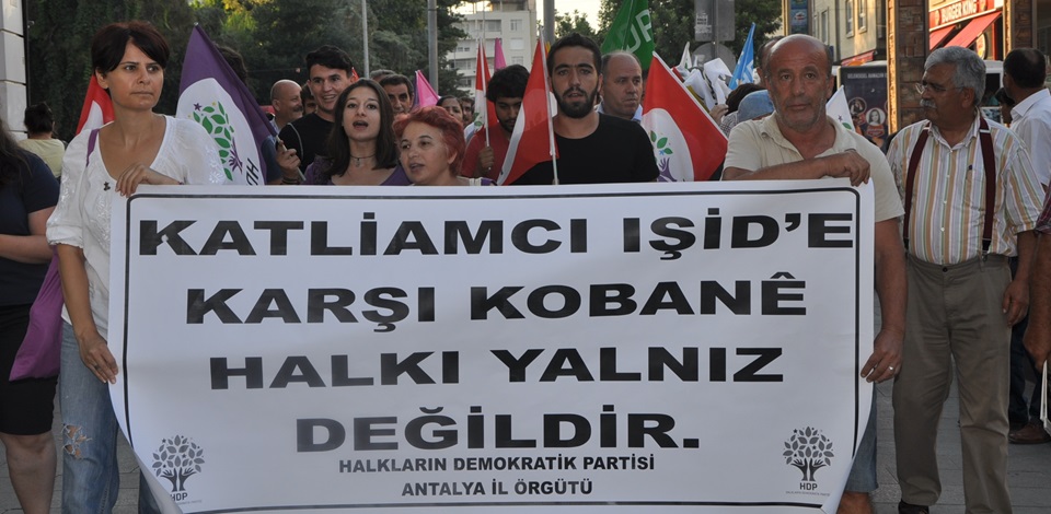 Antalya'da Gazze ve Rojava için eylem