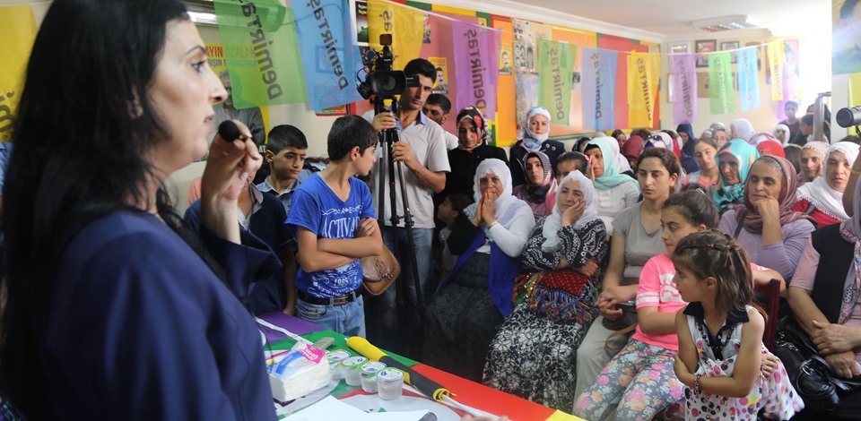 Yüksekdağ Arnavutköy'de kadınlarla buluştu