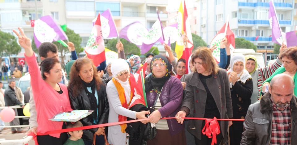 HDP'li adaylar Aydın'da üç seçim bürosu açtı