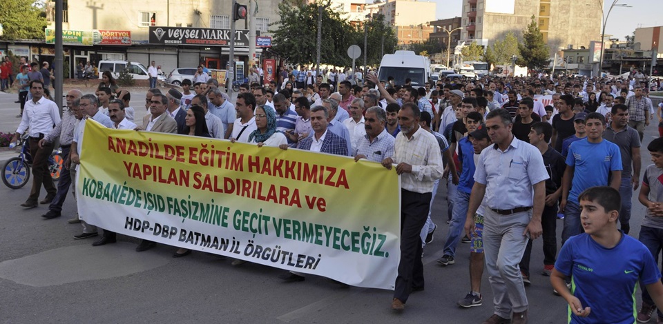 IŞİD çetelerinin saldırıları Batman'da düzenlenen kitlesel yürüyüşle protesto edildi