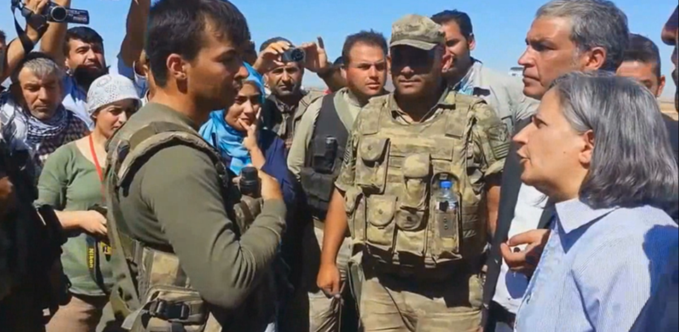 HDP, Kışanak'a 'çıkın dışarı' diyen askerin ödüllendirilmesini Davutoğlu'na sordu