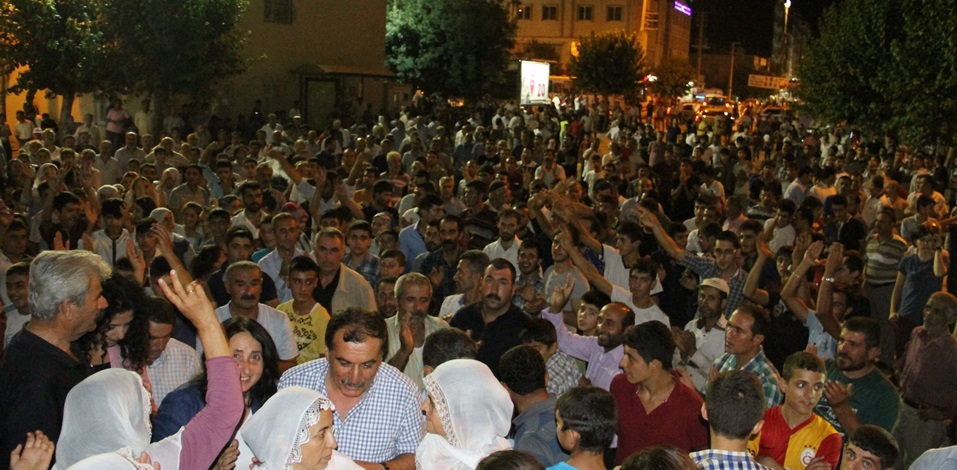 Bismil'de Cumhurbaşkanı adayı Demirtaş için seçim bürosu açılışı 