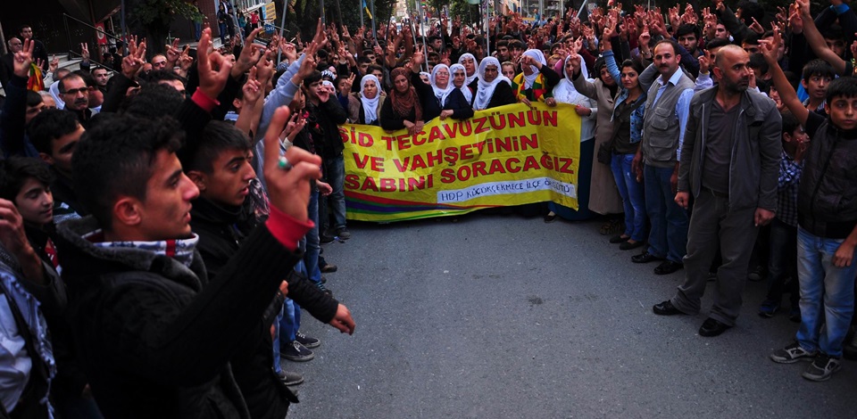Küçükçekmece'de IŞİD saldırılarına karşı yürüyüş
