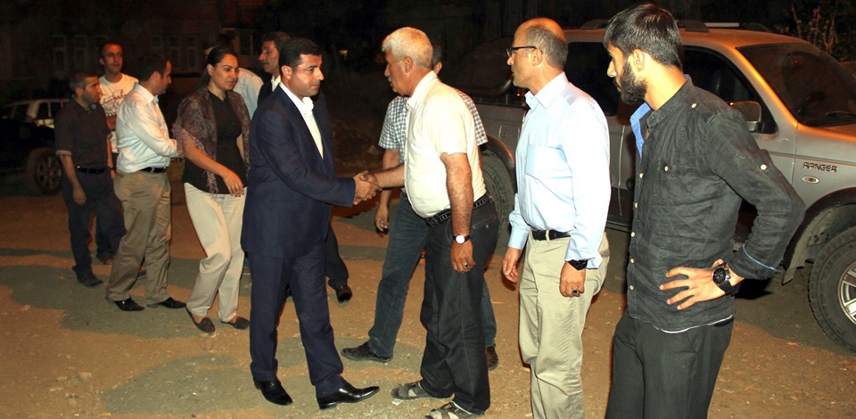Demirtaş'tan ailelere ziyaret