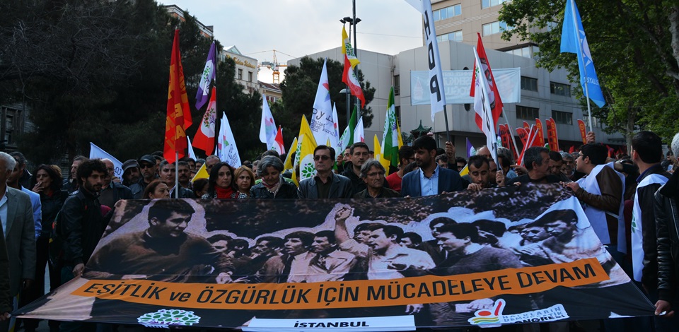 HDK-HDP Gençlik Meclisi çağrısıyla binler Denizler için Dolmabahçe'ye yürüdü