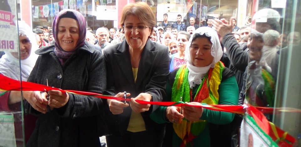 HDP Dörtyol'da üçüncü seçim bürosunu açtı
