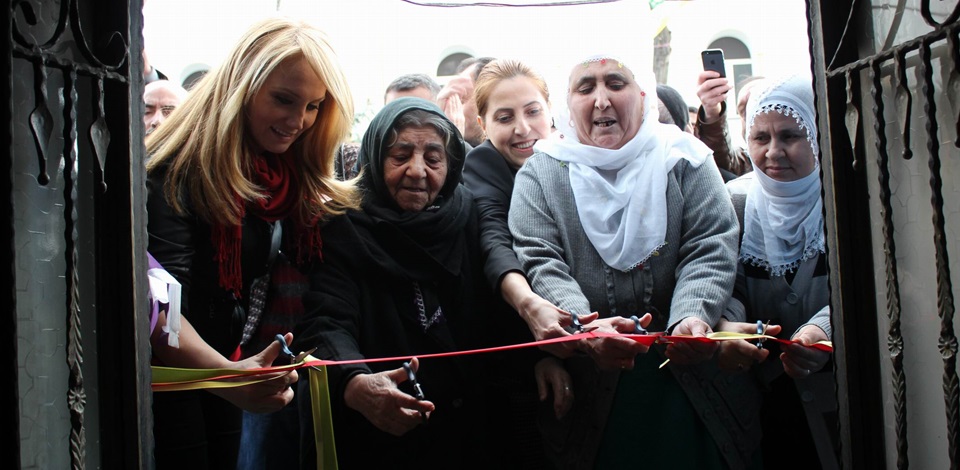 Esenler'de seçim büroları açıldı