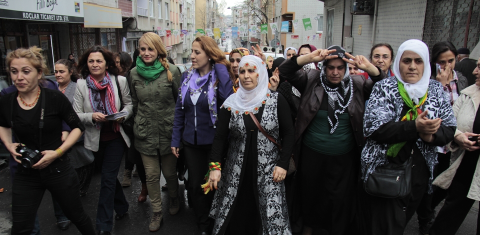 Esenler'de kadınlardan esnaf ziyareti