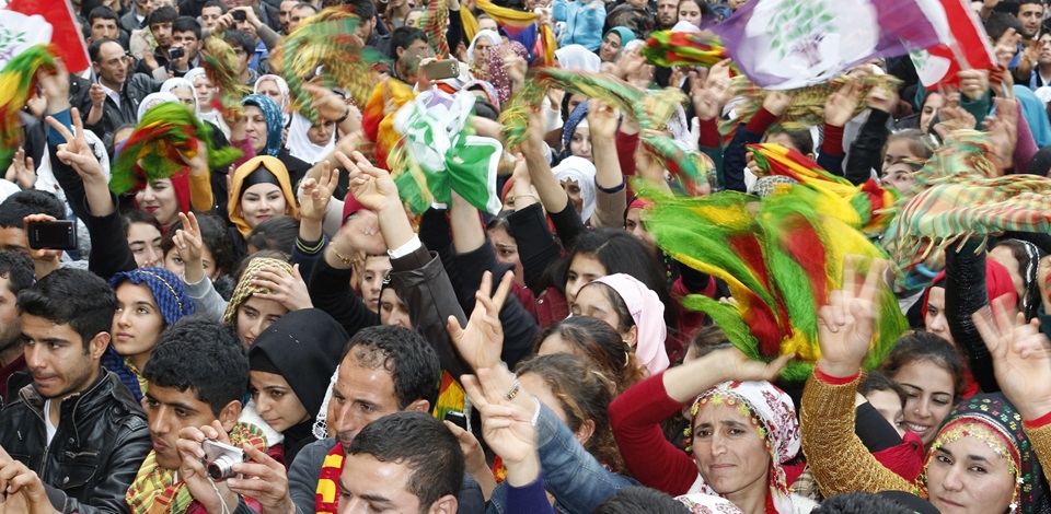 HDP'li adayları Germencik'te yağmur altında binler karşıladı