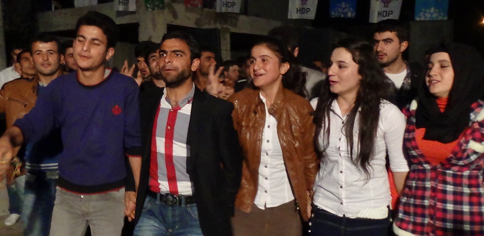 HDP'nin Hatay'daki büro açılışı şölene dönüştü
