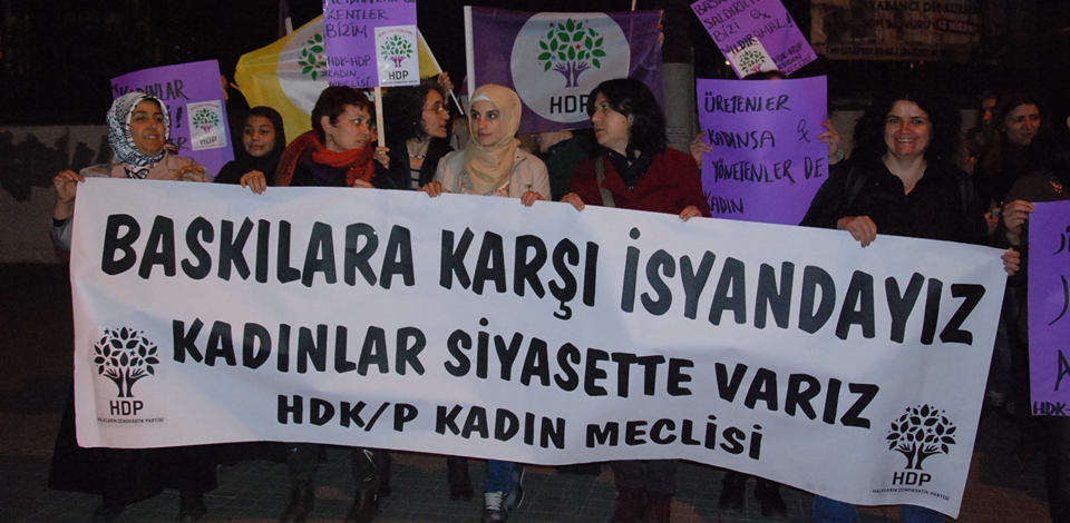 Kadınlar HDP'ye yönelik saldırıları protesto etti