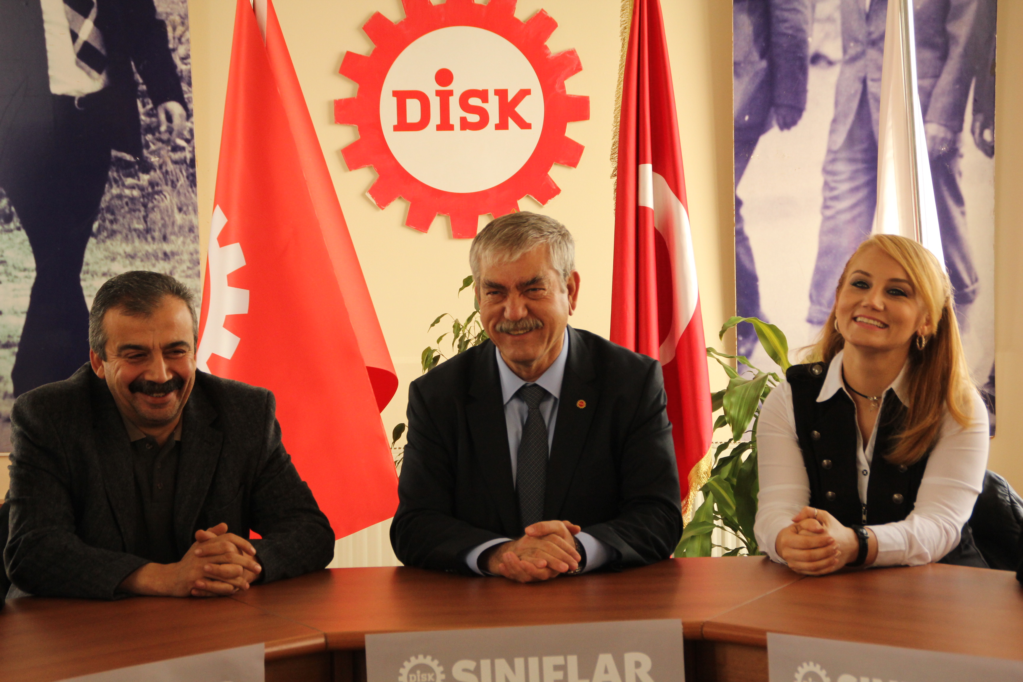HDP İstanbul Adaylarından DİSK Genel Merkezi'ne ziyaret...