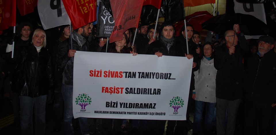 HDP'ye saldırılar yürüyüşle protesto edildi