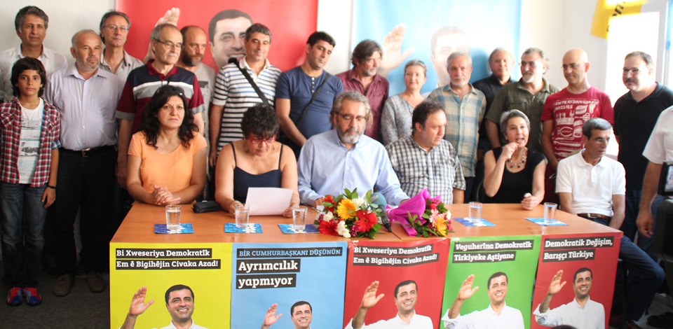 İzmirli aydınlar: Oyum Demirtaş'a