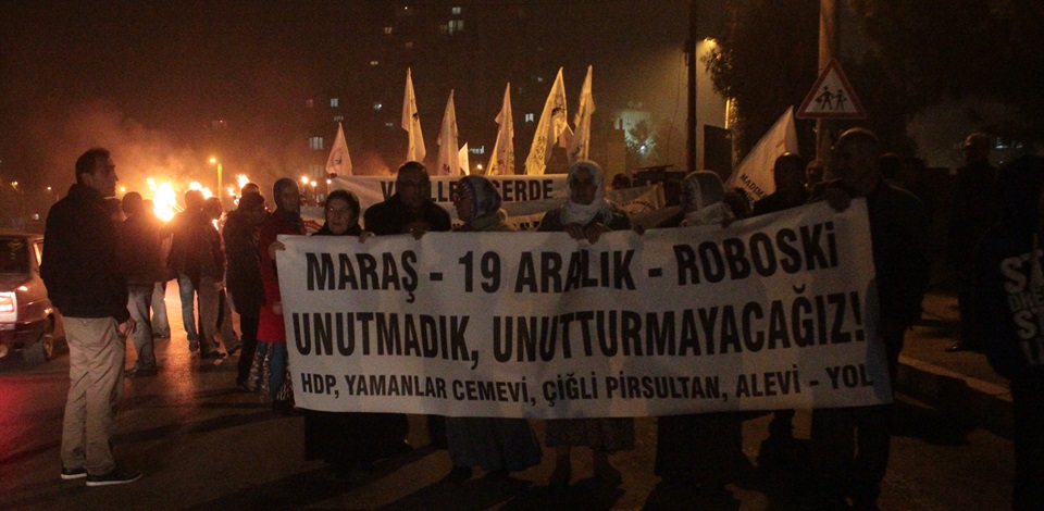 Bayraklı'da katliamlar yürüyüşle protesto edildi