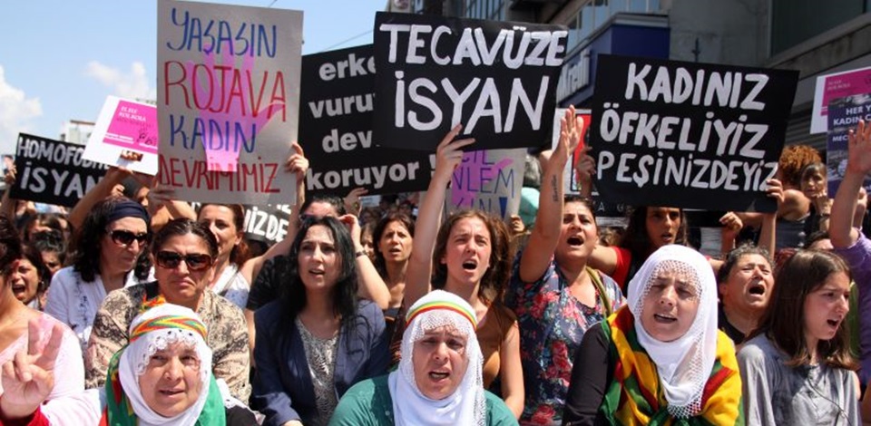 Kadınlar, kadın katliamlarına karşı Meclis'in acil toplanması talebiyle yürüdü