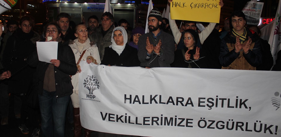 İstanbul'da tutuklu vekiller için eylemler gerçekleştirildi