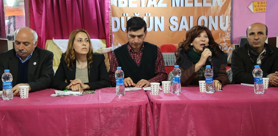 HDP'li adaylar kentsel dönüşüm mağdurları ile görüştü