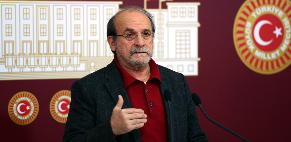 Kürkçü, Şengal'de katliama uğrayıp göç etmek zorunda kalan ve Habur sınır kapısında bekleyen Ezidileri Ala'ya sordu
