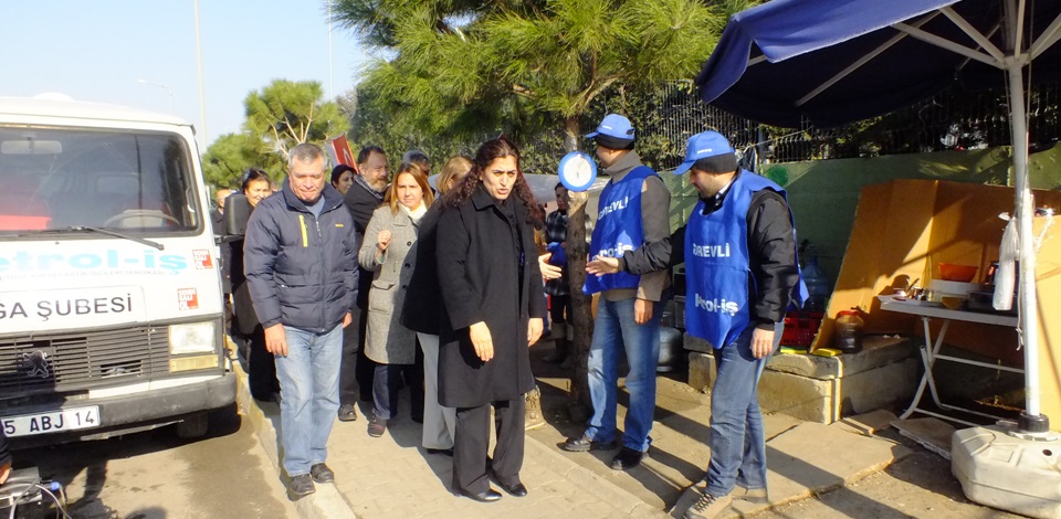 Tuncel'den Manisa'da eylemde olan işçilere destek 